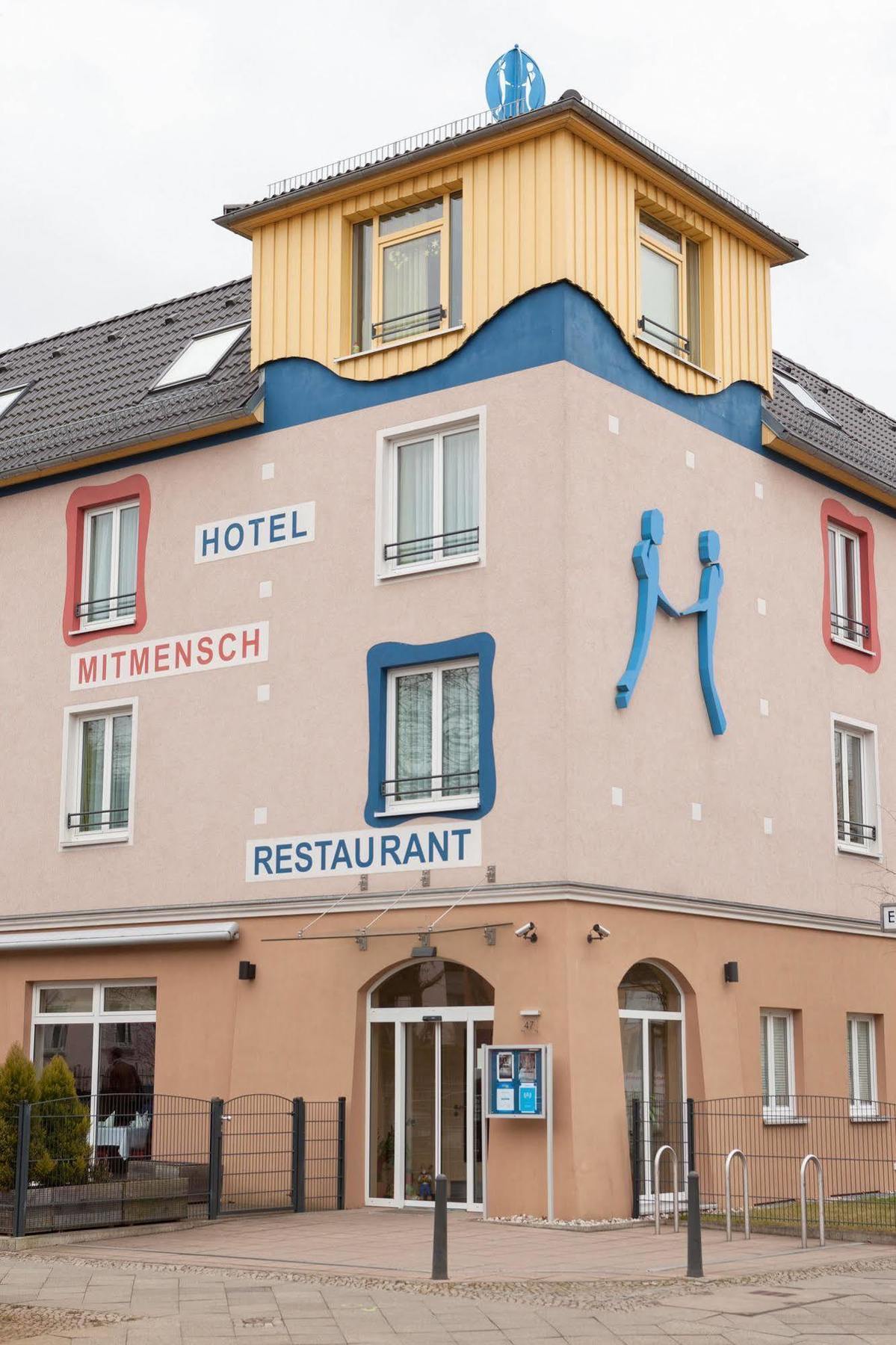 Hotel Mit-Mensch Berlim Exterior foto